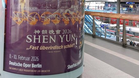 Plakat am Berliner Hbf