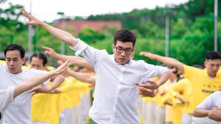 Falun Gong Praktizierende in einem Park